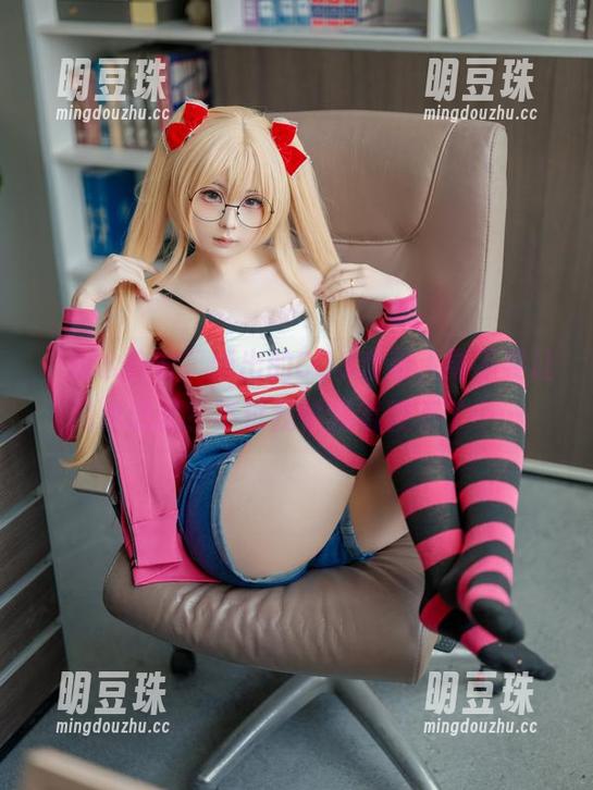 “幼水铃衣”新出的COS套装，要不要让我也试试？不过我怕我驾驭不了……
