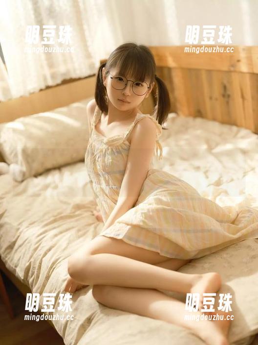 幼水铃衣 幼水铃衣:透明图像,也许是梦中的定制?
