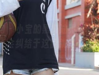异思趣向 – 小宝的黑色油亮丝套图，你会不会纠结于这朦胧的光泽？