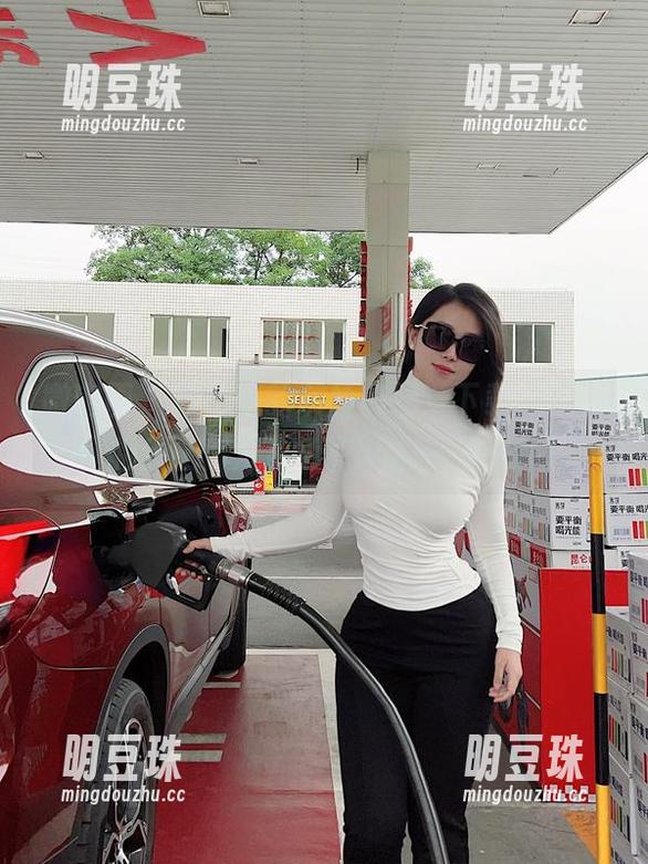 微密圈 - 张老师的灰丝美图：下载之后，可能会让你对灰色有新的人生理解！