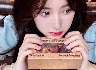 怡子yiii：冰公主的写真分享，虽然冷但不寡淡