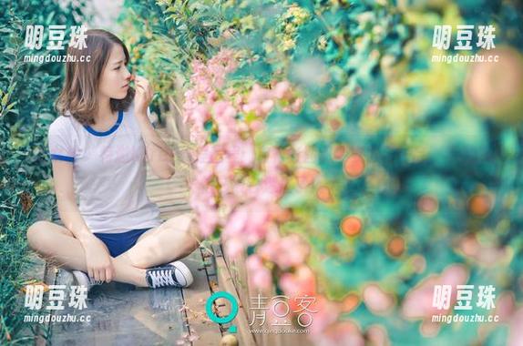 推女神-Kiren_程程程 推女神 - 特邀Kiren_程程程:白衬衫图包要安静了一会,不然我怕它被它迷住了!