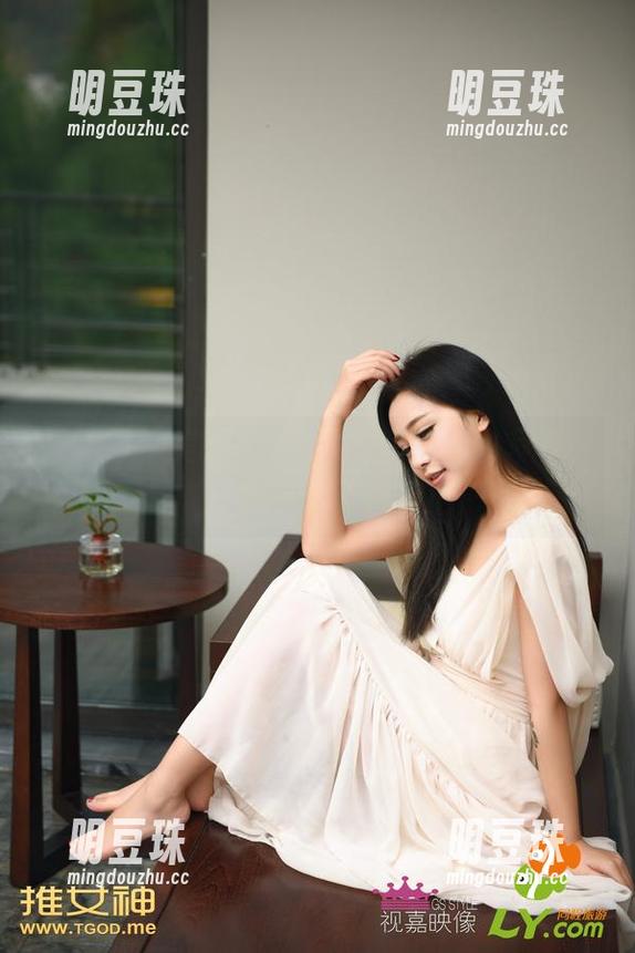 推女神 - 美图当道：谭晓彤的旗袍写真，仿佛在喝茶时掉进了古典电影里。