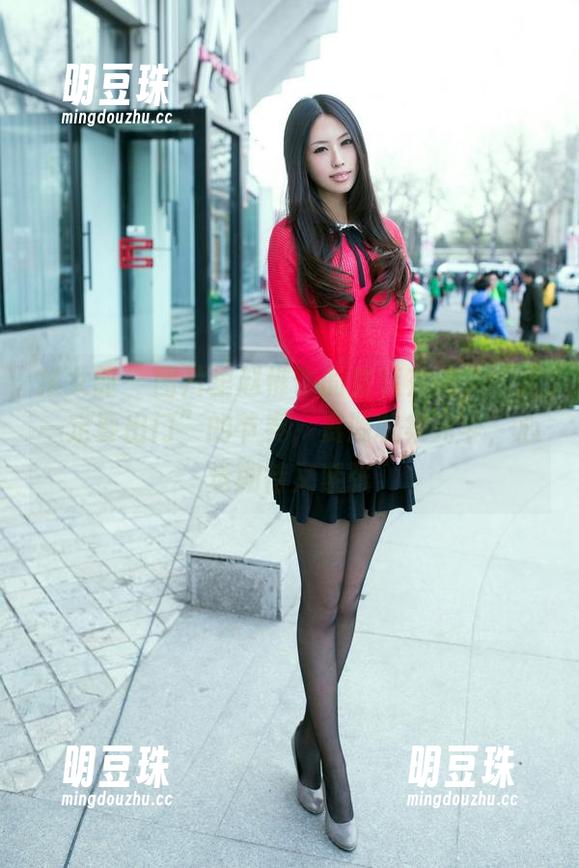 推女郎 - 图片里赵惟依的套装充满了“我一定要出门”的节奏，资源收集完毕，心觉期待又紧张