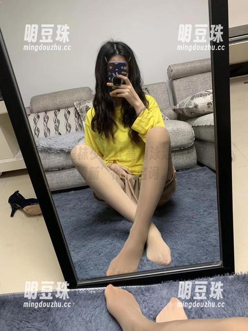 微密圈 - 提袜少女让高清泳池照成了‘小清新’的代名词。