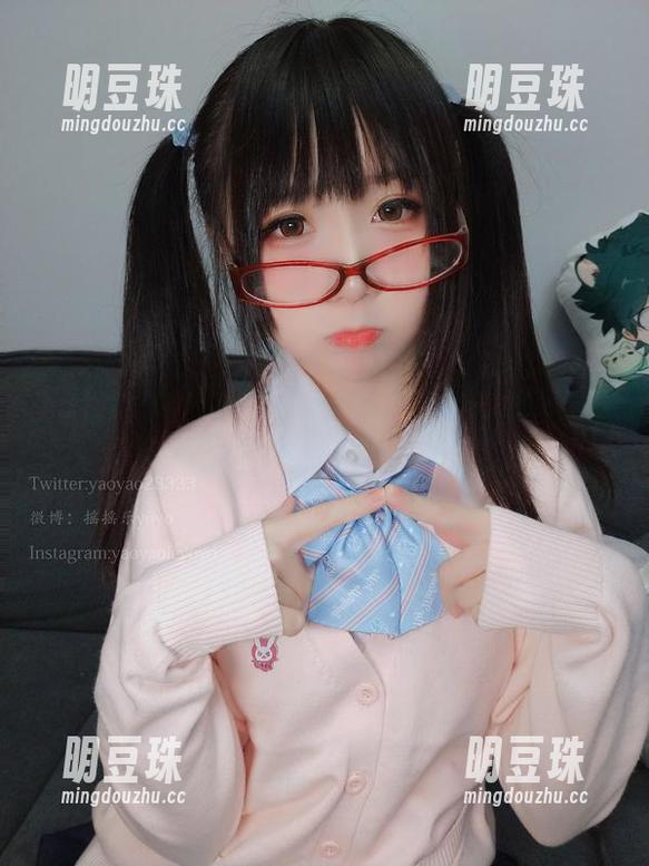 摇摇乐yoyo写真：比基尼暴露，毛衣巧遮，谁还在意寒冷呢？