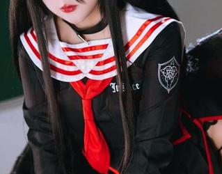 背景太美了，不说日奈娇的JK，原图拿去做壁纸完全没问题！
