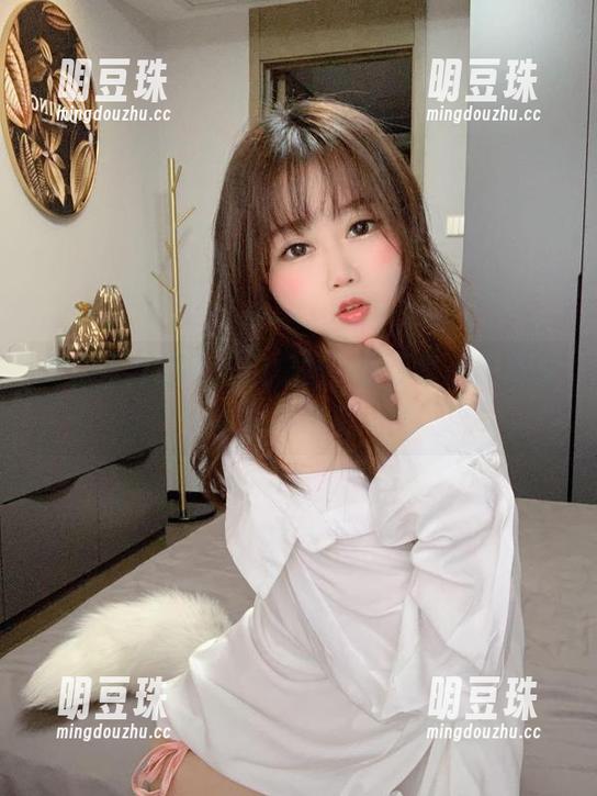 是依酱吖的私人拍摄图，分享每一张都让人保持疑惑。