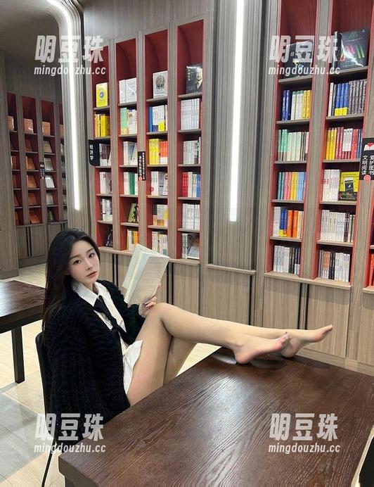 微密圈 - 是小逗逗游泳季，资源真不少，泳装里的那些小心思你发现了吗？