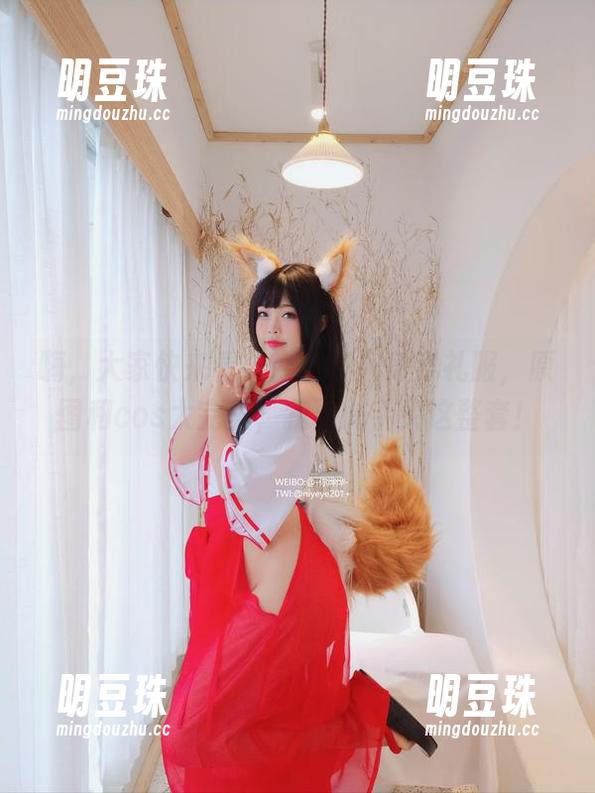嗨，大家快来看，杏子夫人身穿礼服，原图和cos太完美，我要剁手买这整套！