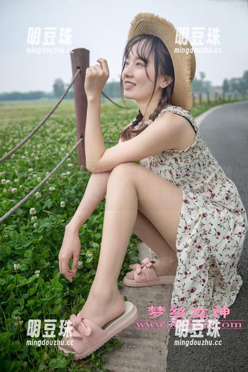 梦丝女神 - 王娇娇最新眼镜图片，瞧这效果，简直让人想收集所有款式！