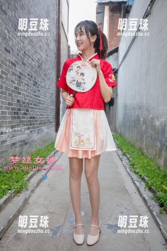 梦丝女神 - 魏婷婷带来的蕾丝套图，分享的同时可以顺便研究，究竟这扎哪根鞋带呢！