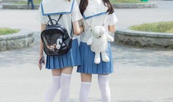 森萝财团 – 小七的写真，包含了JK学院风的每一丝纯欲与美图的味道。
