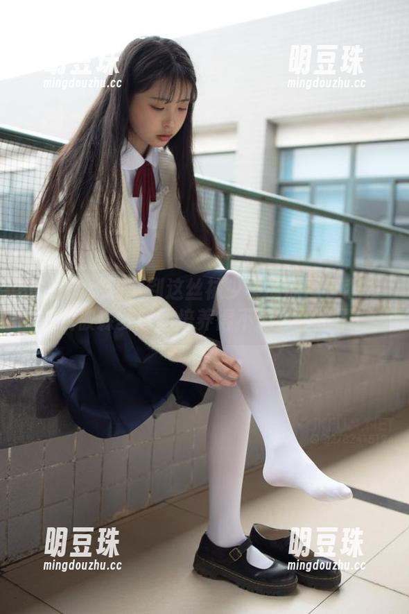 森萝财团 竟然能免费拿到这丝袜少女的原图?我发现我被森萝财团培养得不那么矜持了!
