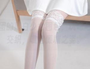 森萝财团的黑白少女图包，玩味与怀旧的交织，瞧这倾城之姿。