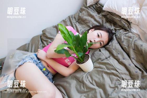 波萝社-赵小米Kitty 波萝社 - 花嫁图集今儿个有新更新,赵小米Kitty的身影像影绰绰。