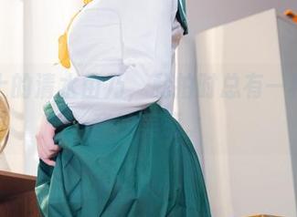 天台上的清水由乃，私拍时总有一种不经意的美感。