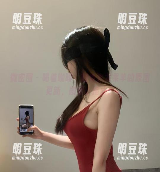 火龙果羊 微密圈 - 喝着咖啡,翻看火龙果羊的原图更新,剧情小插曲?