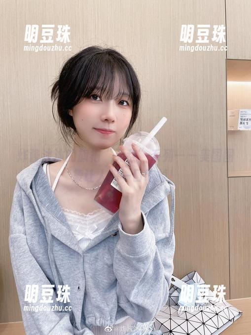 炸酱沐沐的旗袍“无敌”系列——美图图集让人想一口吃掉！