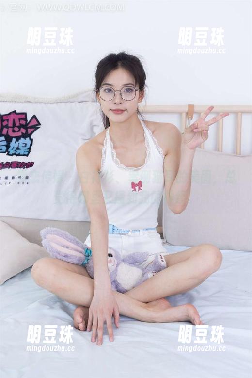 物恋传媒 - 白衬衫、案例猫耳的美图，总觉得哪里又搔到我的神经。