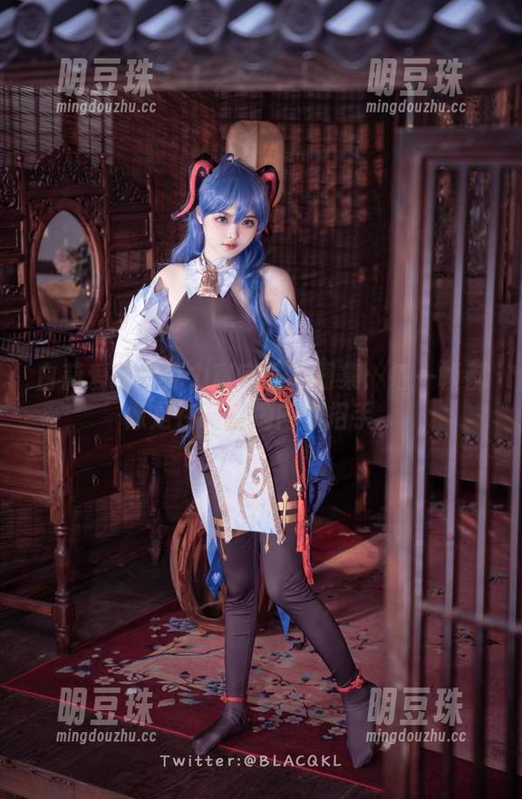 白莉爱吃巧克力宵宫写真图集：每一帧都像是在调皮地向你招手。