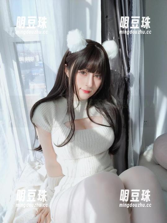 一组私拍，白银81职场新人的美图和小心思