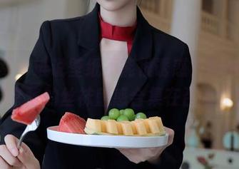 秀人网 – 谁说壁纸不能很诱惑？Emily顾奈奈酱的丝袜魅惑合集在召唤你！