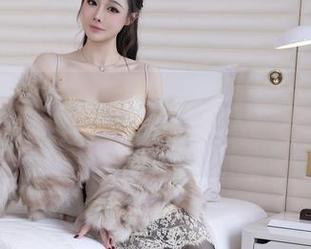秀人网 – 周波儿的纯白日常：私拍其实是在给白雪做广告吧！