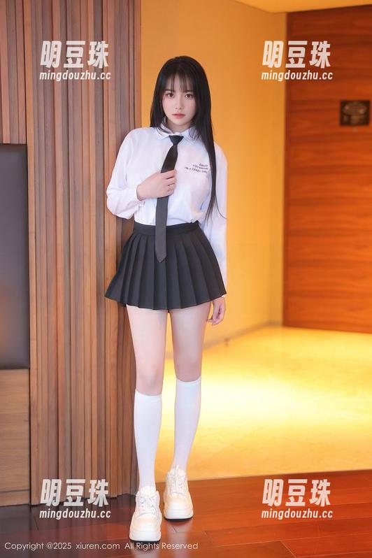 秀人网-小海臀Rena 秀人网 - 抓住了!小海臀Rena白裙套图,结果我被她的裙摆绊了一跤!