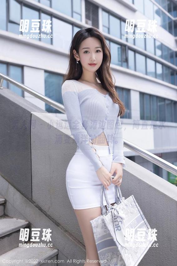 秀人网-小逗逗 秀人网 - 小逗逗全套海边图包,简直是水滴变海洋的翻转。