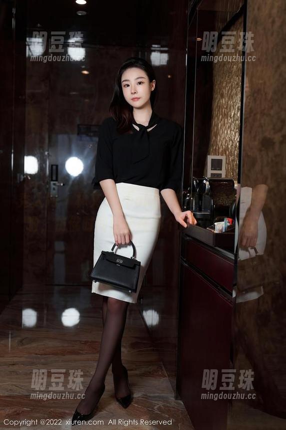 秀人网 - 林文文yooki又来更新少女写真啦，仿佛时间静止在那个青涩的夏天。