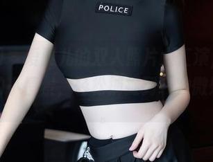 秀人网 – 爱丽儿的双人照片大汇演，饶富趣味的小情景，轻松捕捉到一种微妙氛围。