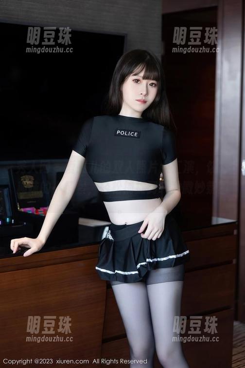 秀人网 - 爱丽儿的双人照片大汇演，饶富趣味的小情景，轻松捕捉到一种微妙氛围。