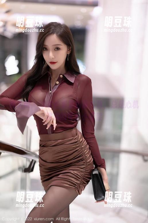 秀人网 - 泳衣合集里的萌白酱，总是心机满满的可爱小花絮
