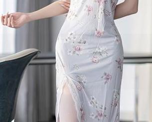 秀人网 – 今天来看看蕾蕾醒了没的旗袍作品，分享的是灵动与静谧
