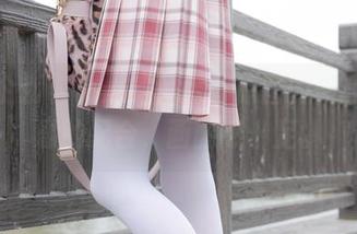 紧急企划 – 小恩制服秀：原图的调调，资源的配合，画面感十足。