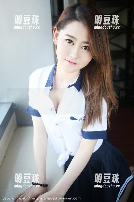 美媛馆-徐微微mia 美媛馆 - 黑色的徐微微mia,原图给我种草,无意中好几回停留在那张照片上。