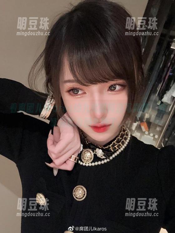 看腐团儿Ikaros的九尾狐阿狸写真集，分享完就没回头路了。