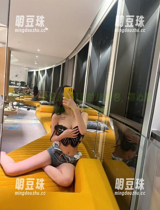微密圈 - 免费获取葛征的JK图包，真心期待她的下一张闪现！