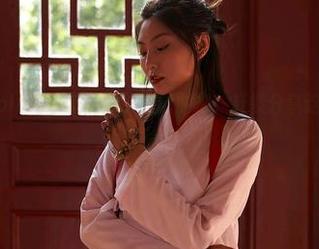 蜜桃社 – Rola与挚友的双人幽默时刻，赶紧分享这些逗趣的图片！