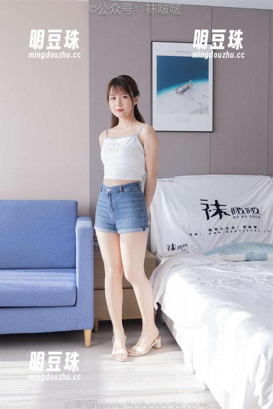 袜啵啵 - 苏苏这组眼镜照，让我觉得图库里还有一张属于我的脸，咳咳，不好意思，想多了。