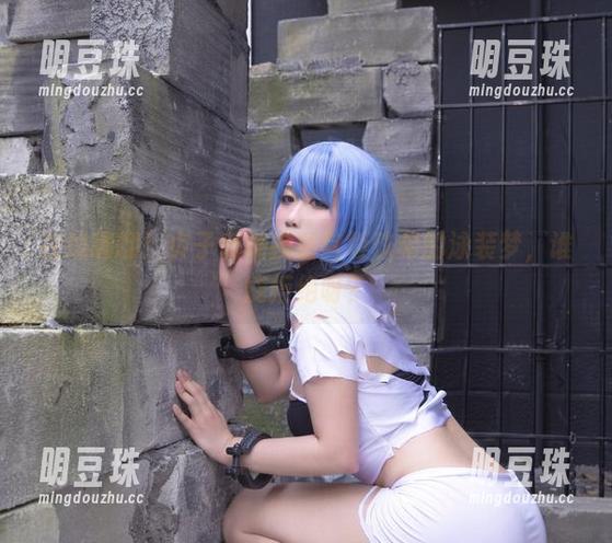 在线嗨翻！贞子蜜桃携手宫坂珠希的泳装梦，谁能拒绝呀？