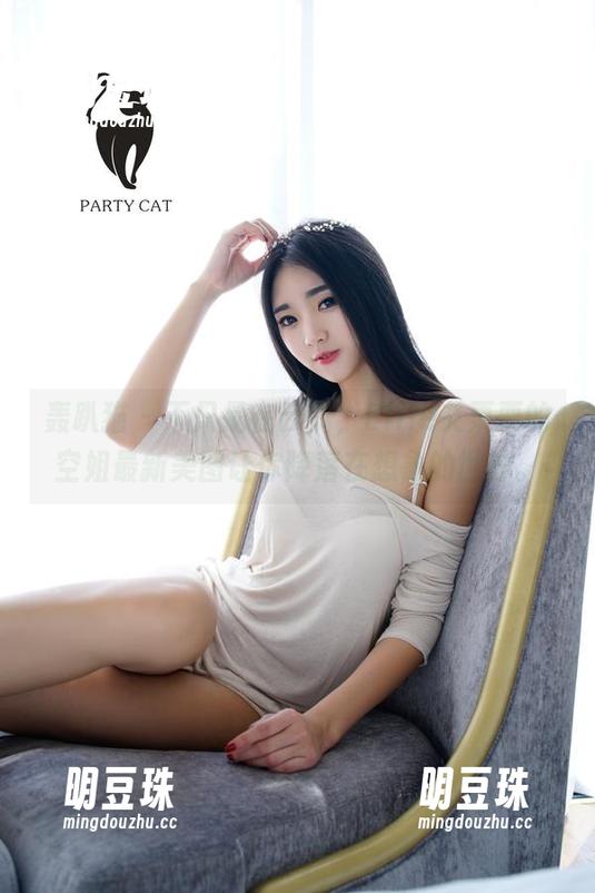 轰趴猫-Ellie艾栗栗 轰趴猫 - 不只是在云端,Ellie艾栗栗的空姐最新美图让你降落在想象的世界。