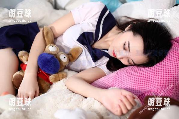 轰趴猫-土肥圆矮挫穷 轰趴猫 - “土肥圆矮挫穷”的短裙免费图片流出:我的眼睛快要被喂饱了…