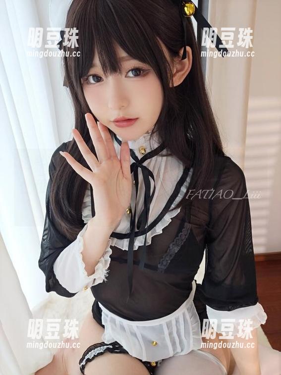 这黑白大片里的“迷之呆梨”，还真把个性和cos结合得微妙啊，现代而又不失古典气息。