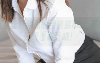 你见过穿蓝色制服的雯粥粥i吗？那原图可是双击必看哦！