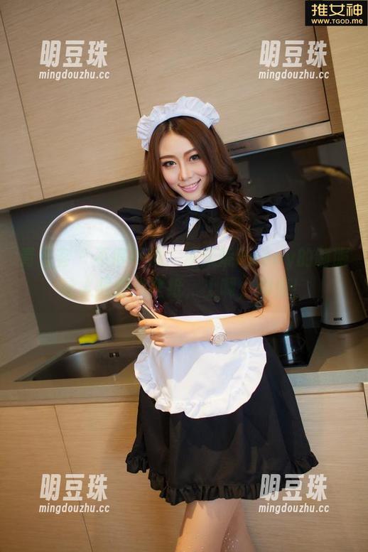 青豆客 - 不得不说，汪佩妮Penny的制服让人只想换壁纸，上啊，别停！