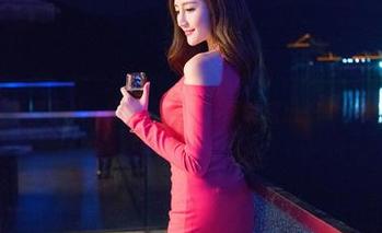青豆客 – 不得不说，穆菲菲的秘书图包超出想象！美丽的干练
