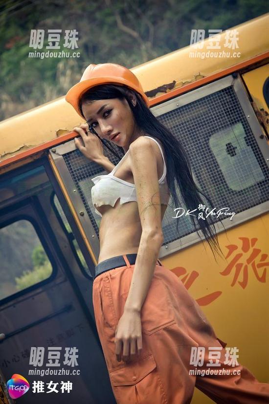 青豆客-黄可christine 青豆客 - 新的更新:黄可christine和她的妹妹,写真瞬间魔力十足!