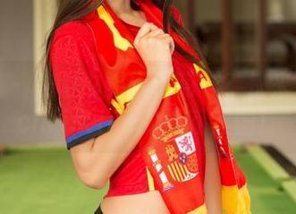 青豆客 – 校服也能玩出花样？快来看黄可christine的最新套图！